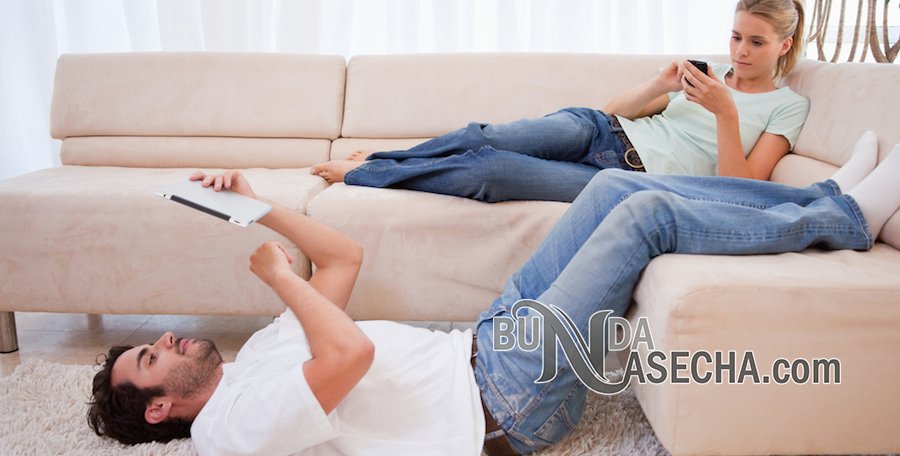 Bahaya Sosmed Bagi Rumah Tangga